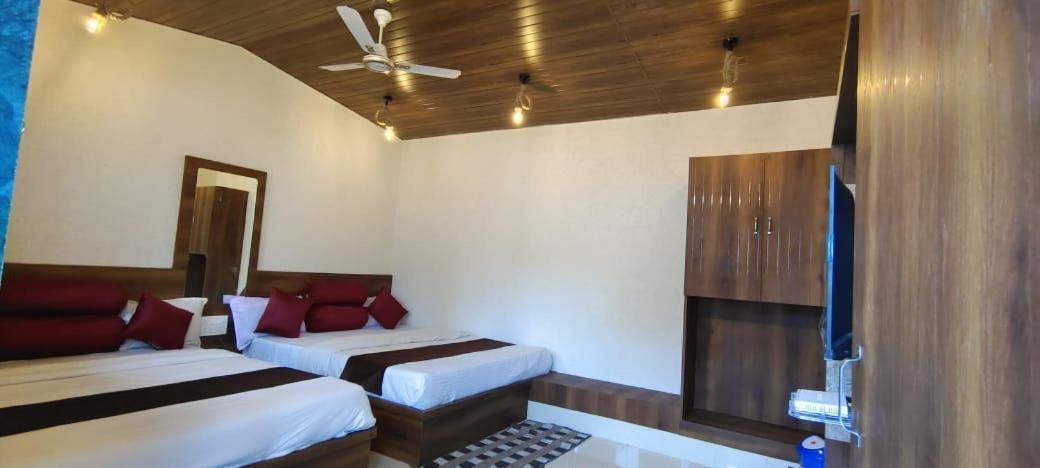 Hotel Payal & Restaurent Pachmarhi ภายนอก รูปภาพ