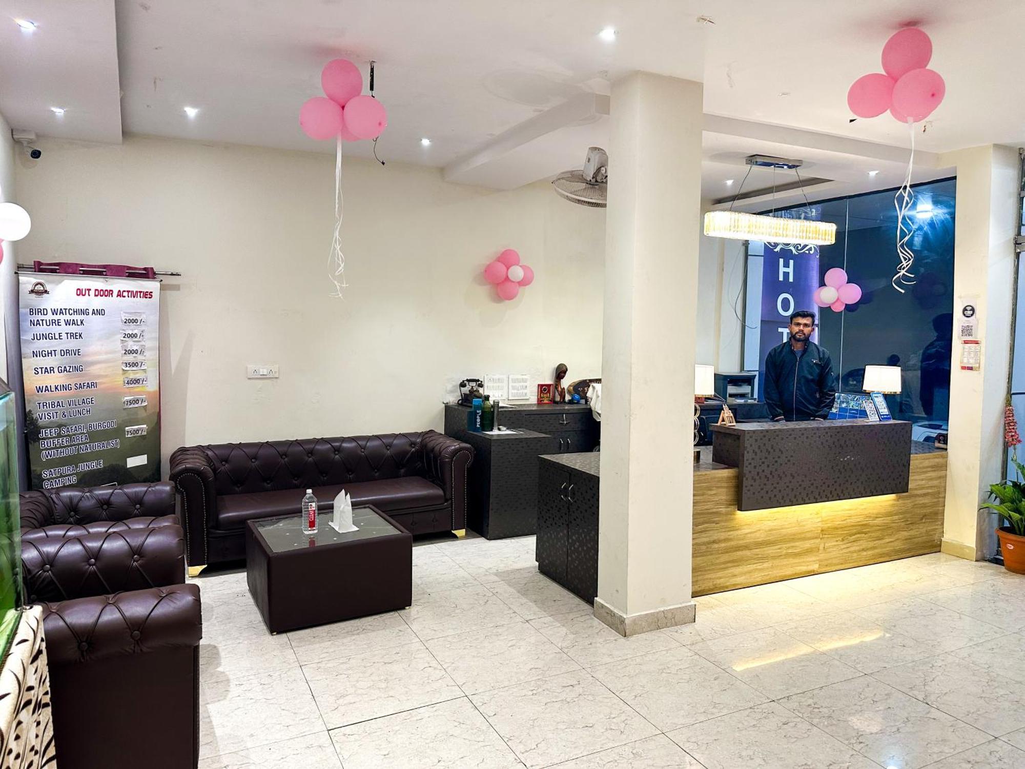 Hotel Payal & Restaurent Pachmarhi ภายนอก รูปภาพ