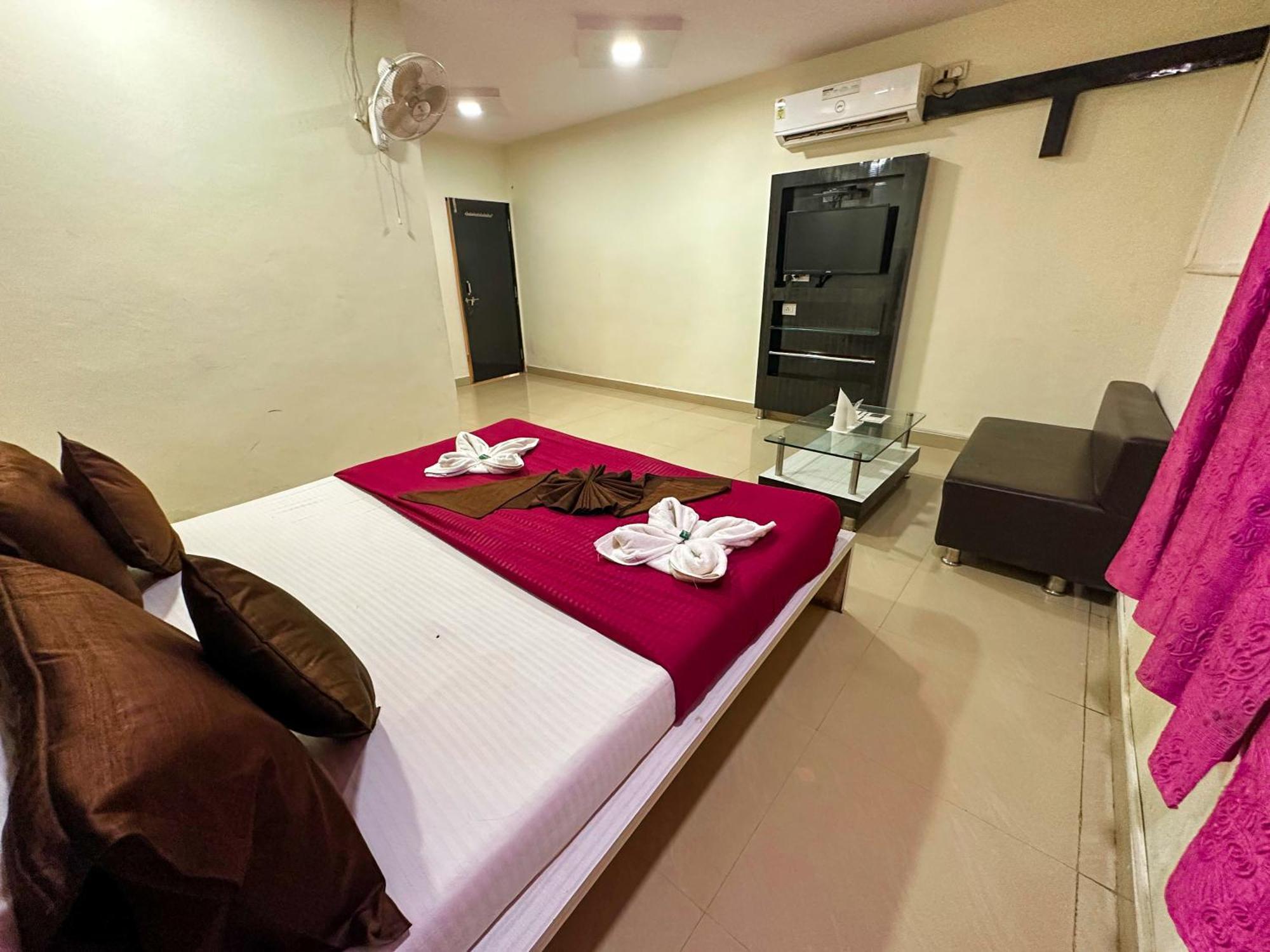 Hotel Payal & Restaurent Pachmarhi ภายนอก รูปภาพ