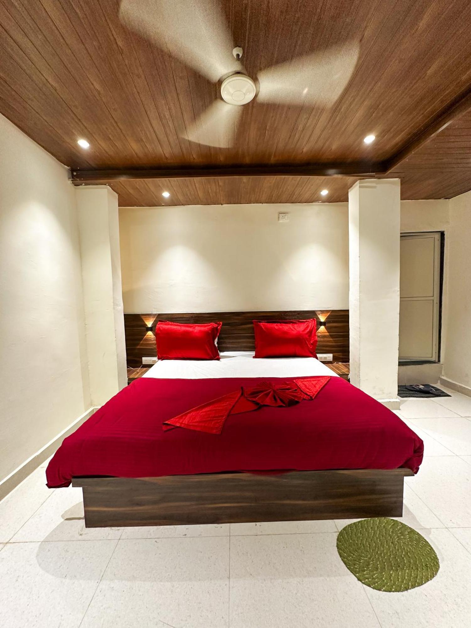 Hotel Payal & Restaurent Pachmarhi ภายนอก รูปภาพ