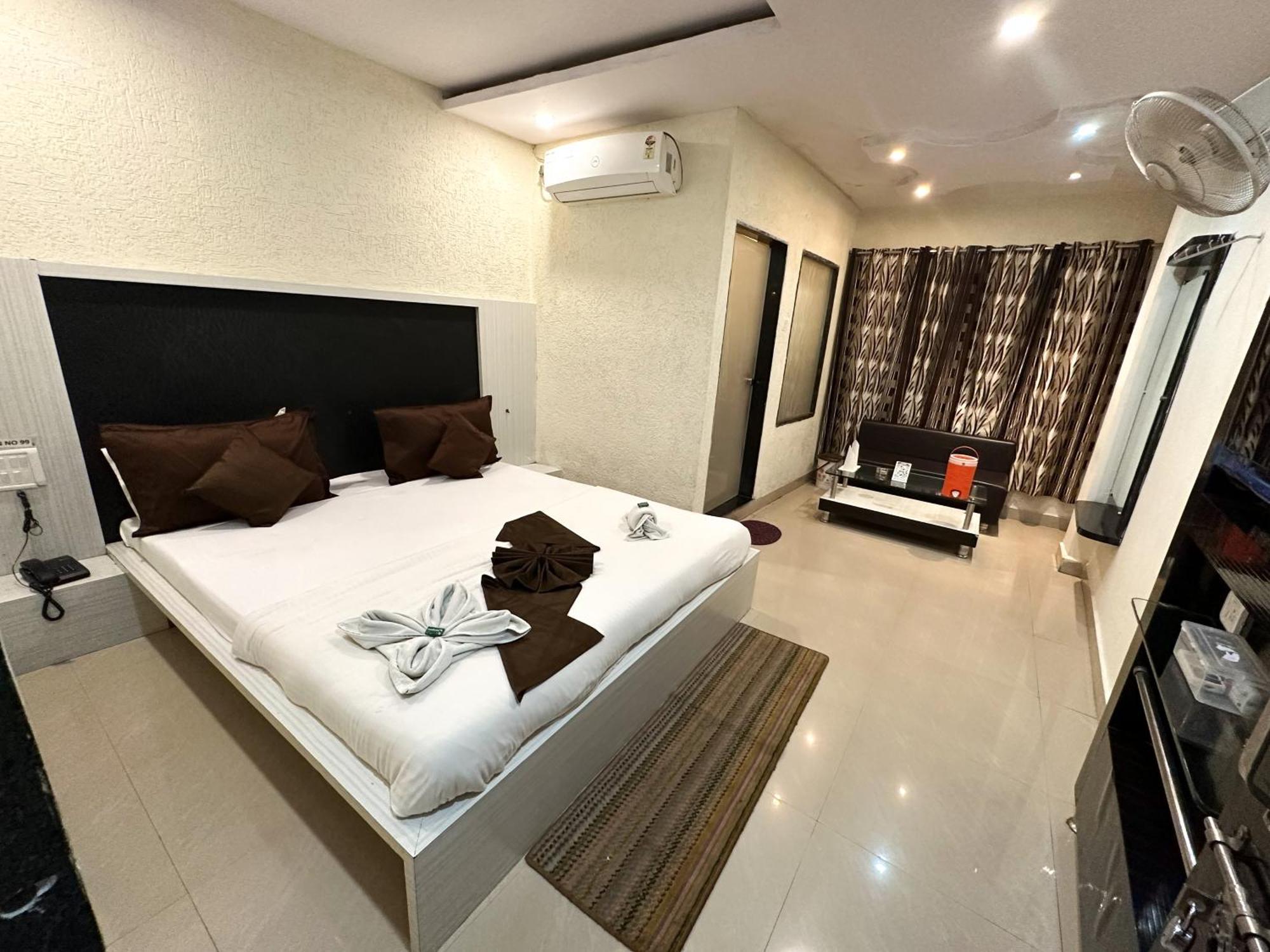 Hotel Payal & Restaurent Pachmarhi ภายนอก รูปภาพ