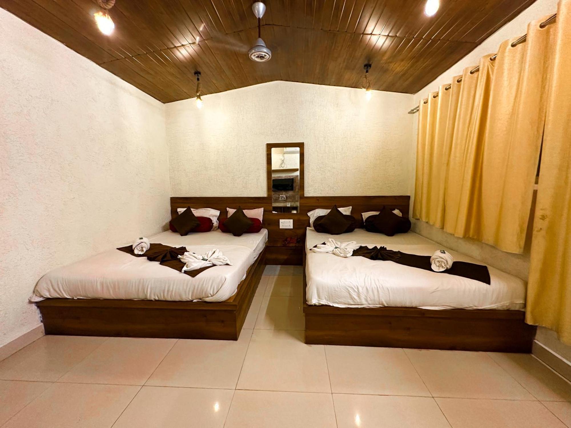Hotel Payal & Restaurent Pachmarhi ภายนอก รูปภาพ