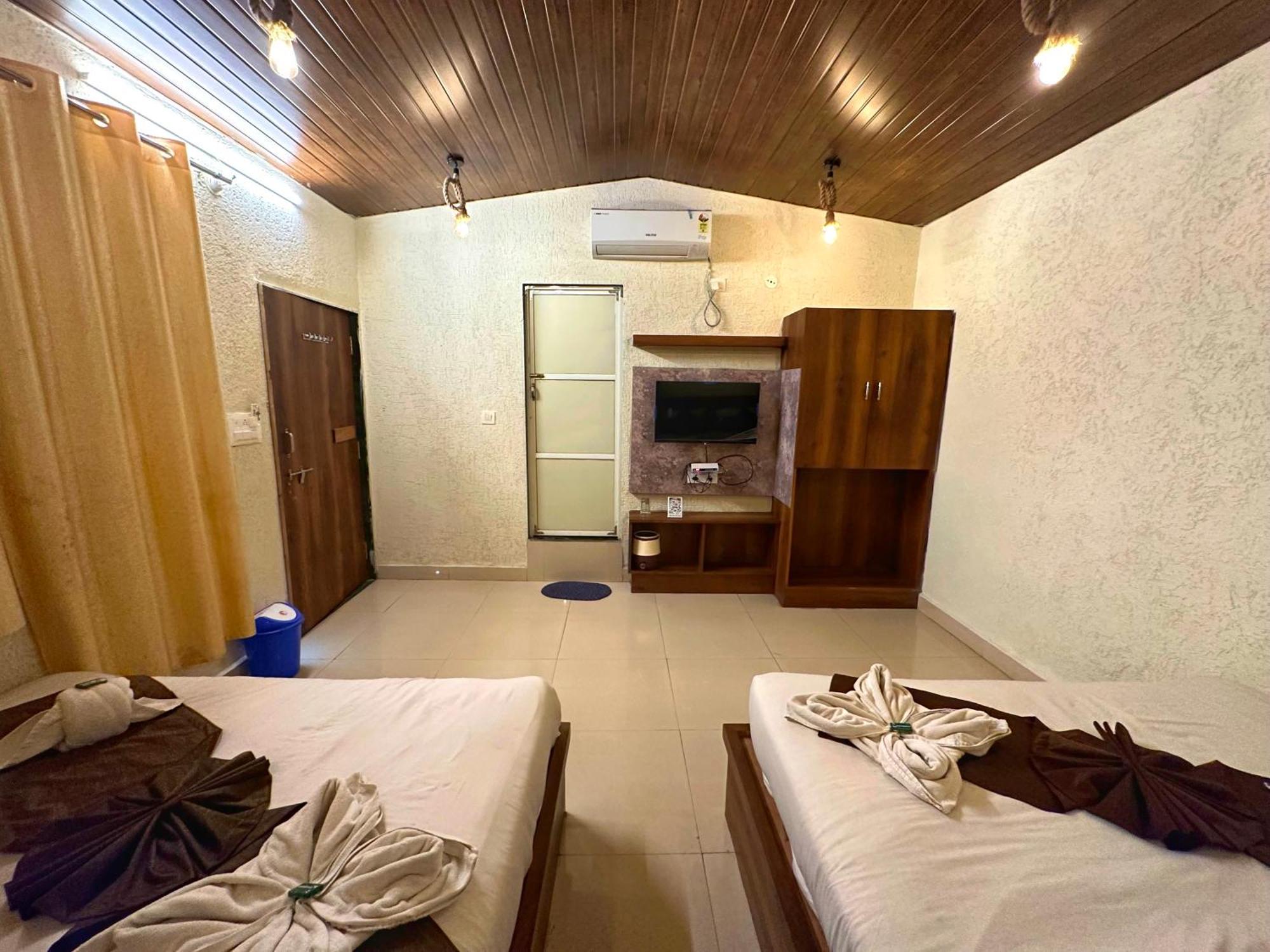 Hotel Payal & Restaurent Pachmarhi ภายนอก รูปภาพ