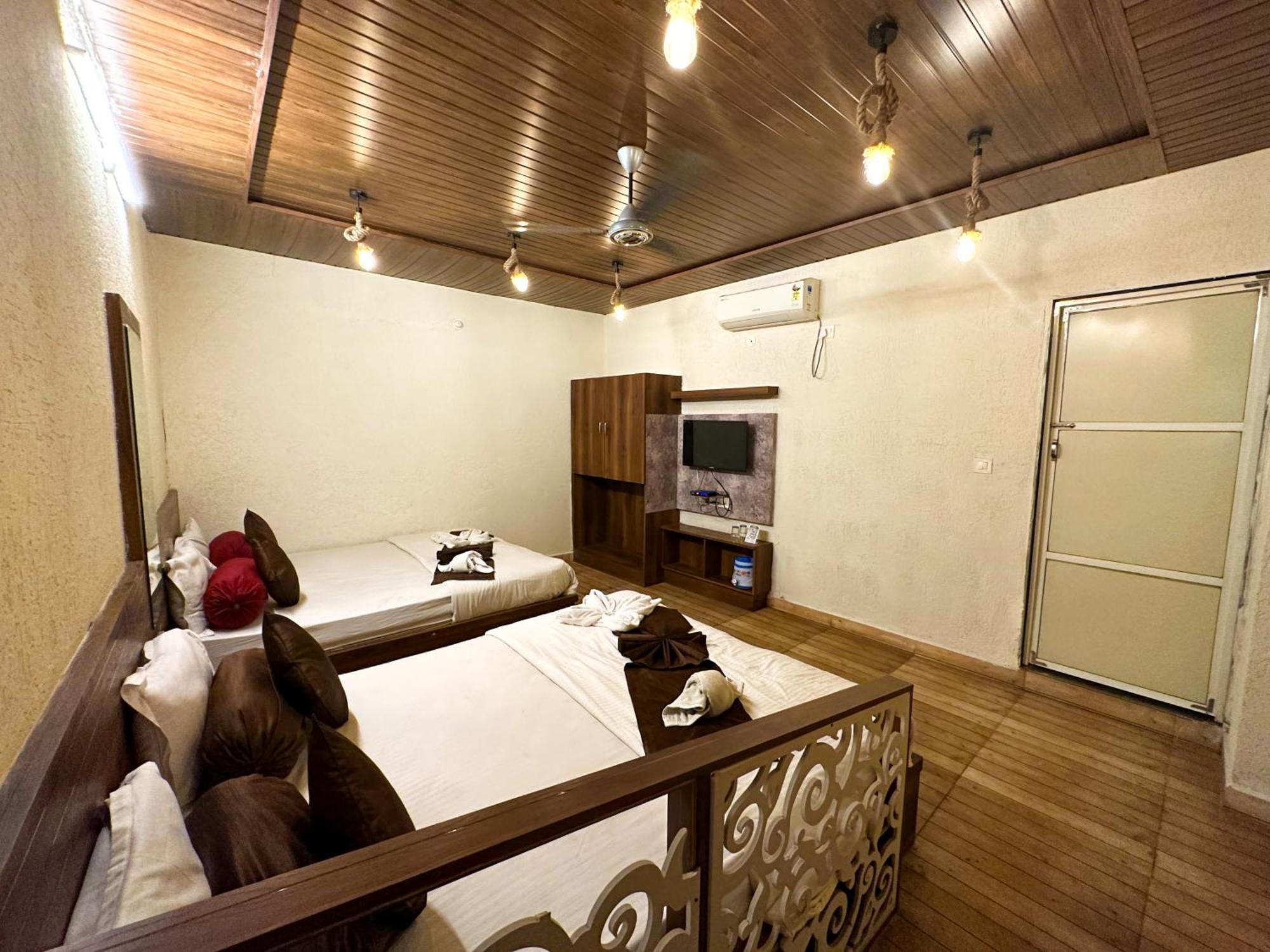 Hotel Payal & Restaurent Pachmarhi ภายนอก รูปภาพ